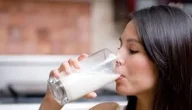 كبار مفسري الأحلام يوضحون | شرب الحليب في المنام للمتزوجة يدل على خير أم شر؟!