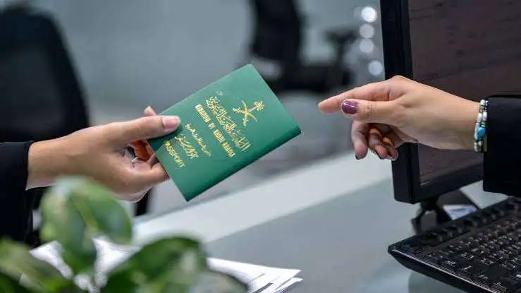 بعد قرارات وزارة العمل: حقيقة الغاء نظام الكفيل والمهن المشمولة في القرار وقيمة رسوم الإقامة بعد التعديل